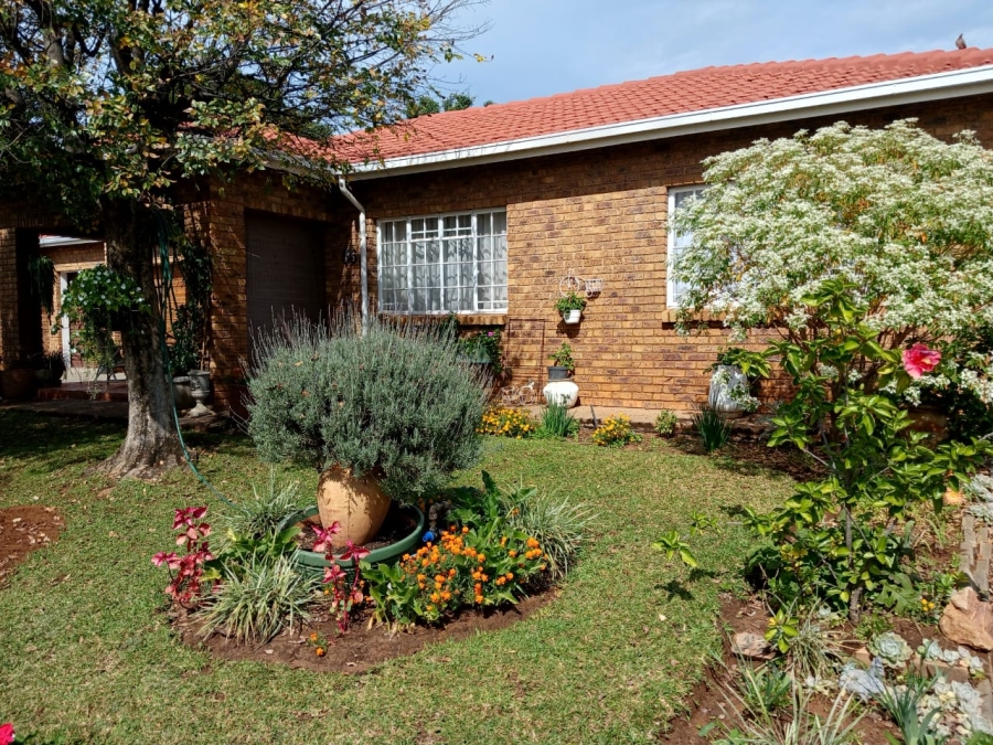 3 Bedroom Property for Sale in Safari Gardens North West